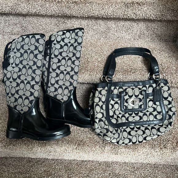 Coach Women's Monogram Canvas Boots and Handbag Lot - Picture 2 of 16